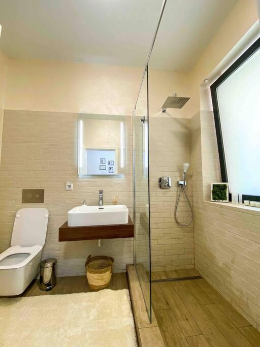 Apartament 8Ight Braszów Zewnętrze zdjęcie